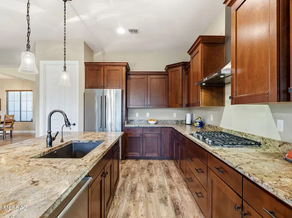 10823 E Fairacres Pl, Tucson, AZ 85749