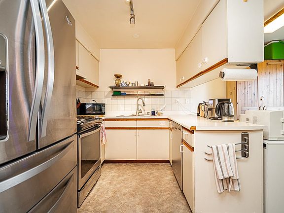 5th image of 9914 148th St #34