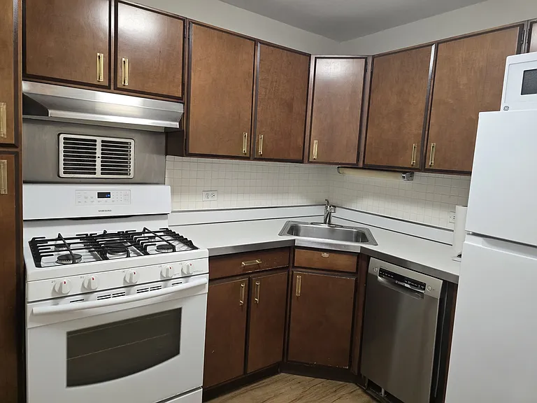400 E Randolph St #2316 — Photo 3