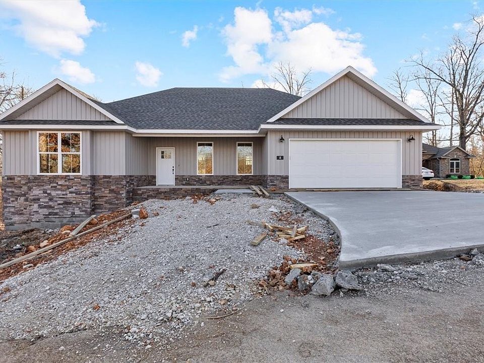 1st image of 8 Branchwood Ln