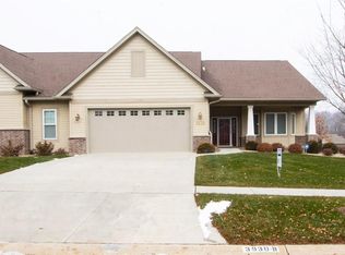 3930 Red Cedar Dr NE #B, Cedar Rapids, IA 52402