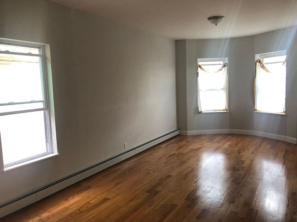 2nd image of 2510 Maclay Ave