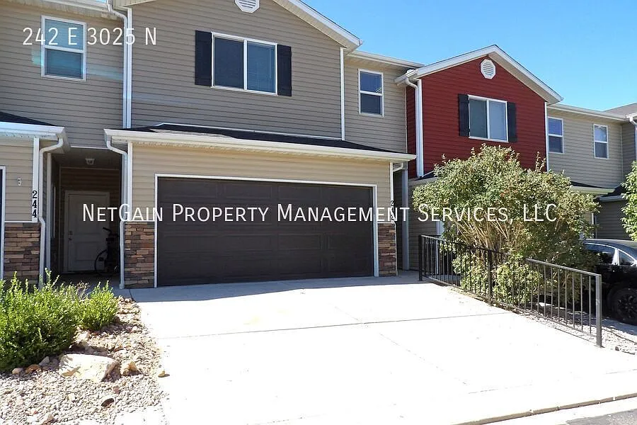 3 Bedroom Cedar Bend Townhome — Photo 2