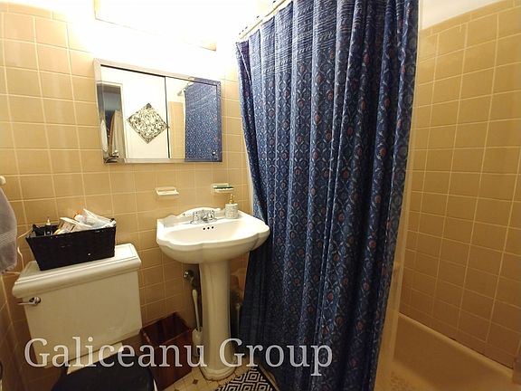 5th image of 54 W 75th St APT A