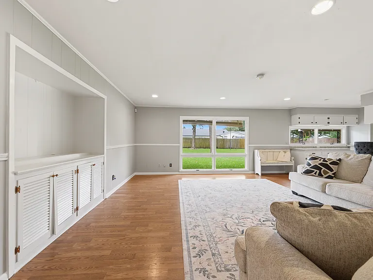 308 Brentwood Blvd — Photo 11
