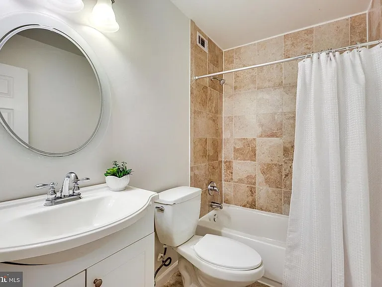 2373 Emerald Heights Ct — Photo 8