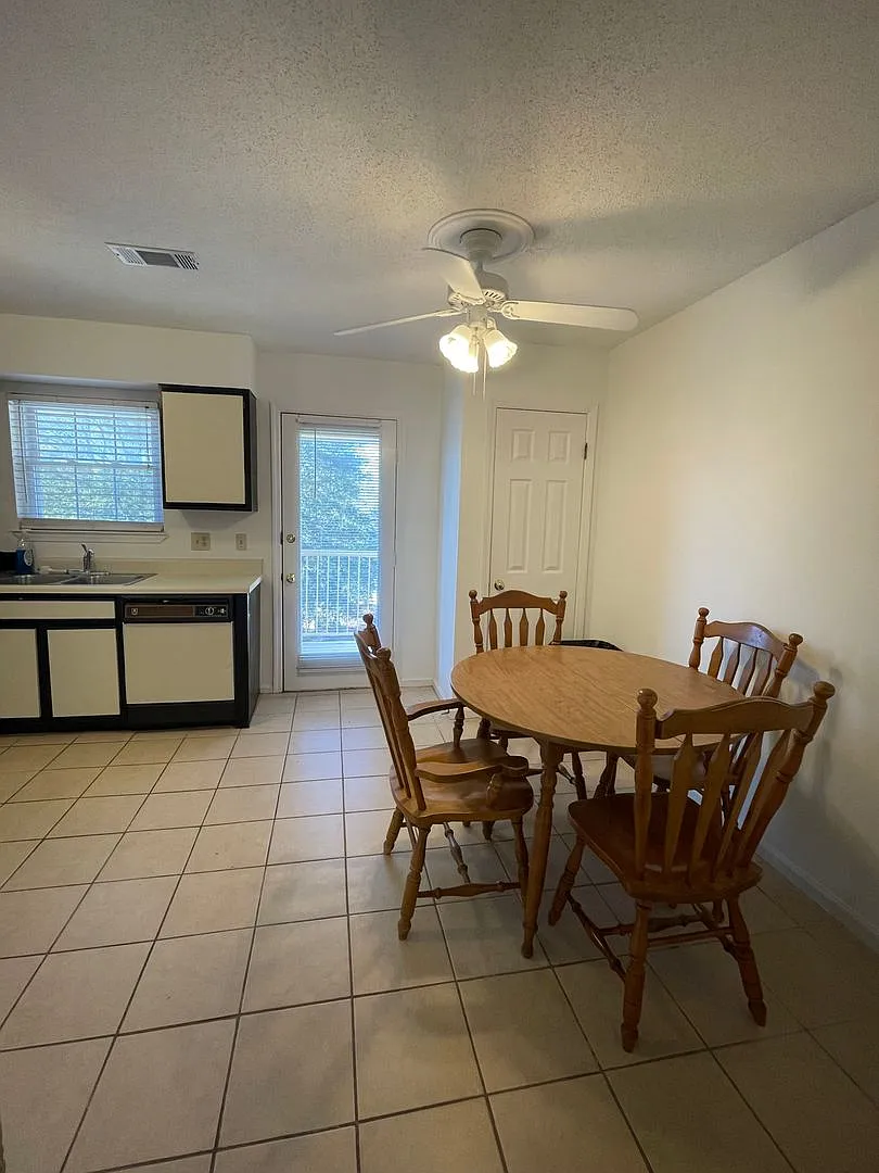 The Brookes Condos 10-11 — Photo 4