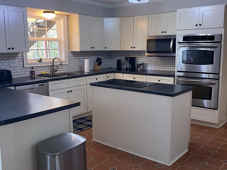 8220 Hunters Creek Dr — Photo 30