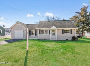 98 Barnegat Beach Dr, Waretown, NJ 08758