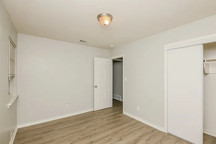 1214 Lynn St — Photo 11