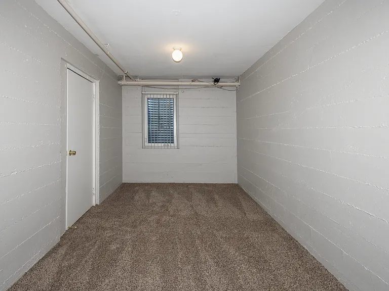 Skylark Apartments — Photo 38