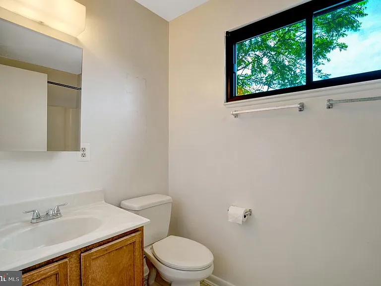 203 W Glendale Ave — Photo 48