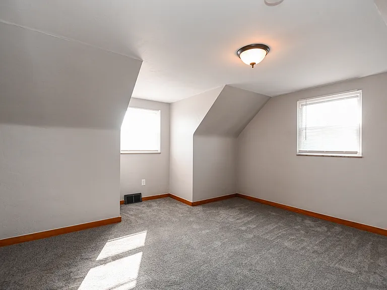 406 Irwin Ln — Photo 27