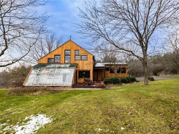 6817 Henderson Rd, Jamesville, NY 13078