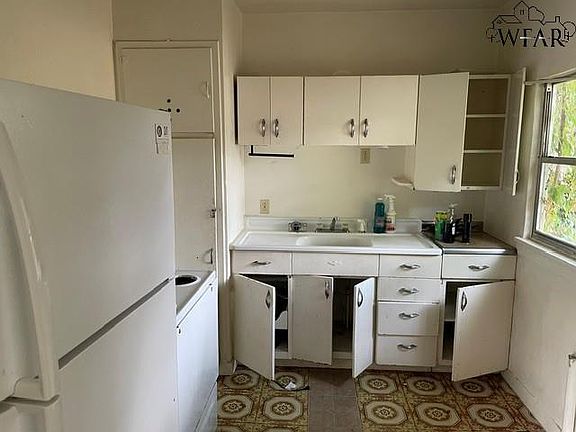 3rd image of 3208 York St #2