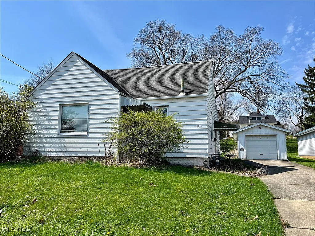4811 Cleveland Ave SW photo 1
