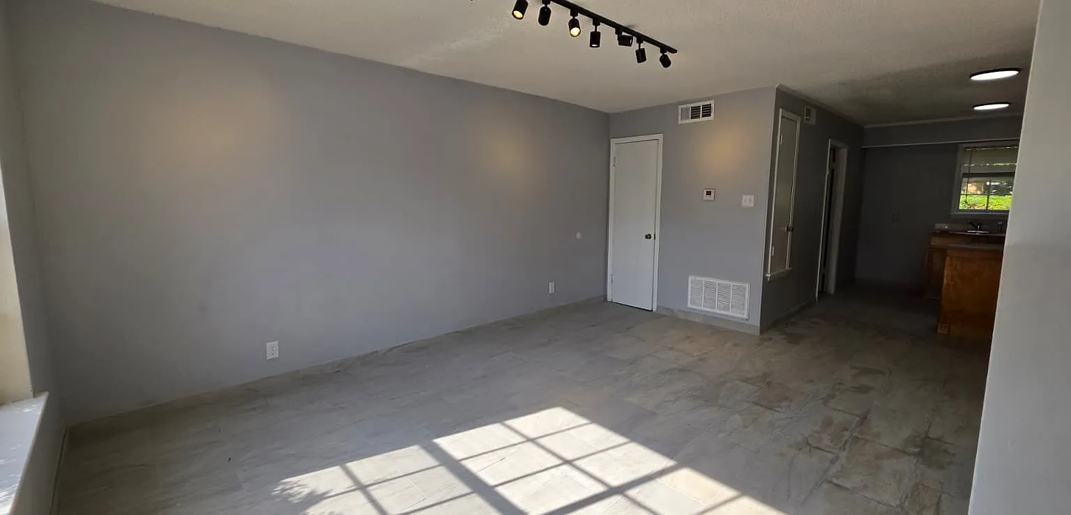 2 bed, 1010 sqft, $1,200 — Photo 2