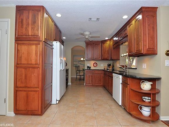 4th image of 1217 Fairway Dr