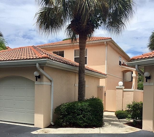 1st image of 940 Woodshire Ln #1