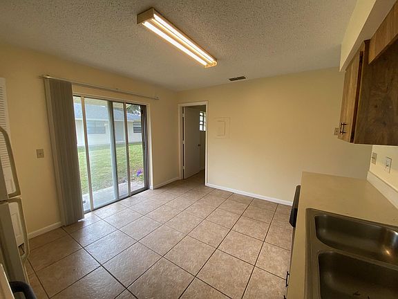 Dining area in kitchen
