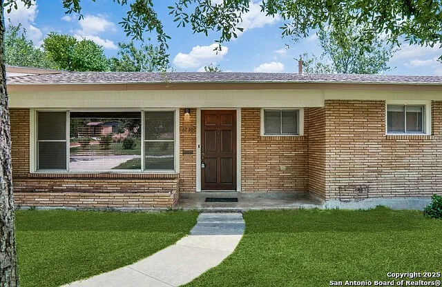 6710 Moss Oak Dr