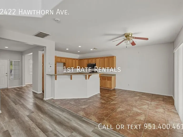 22422 Hawthorn Ave — Photo 4