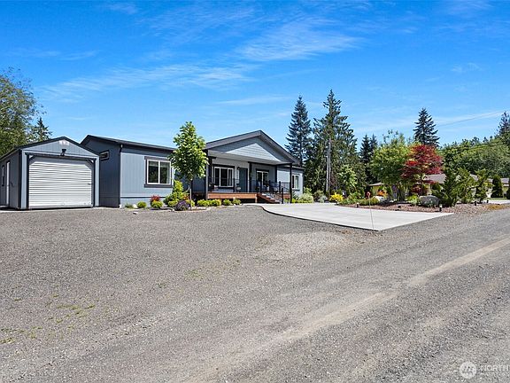 2nd image of 2586 Harold Drive SE