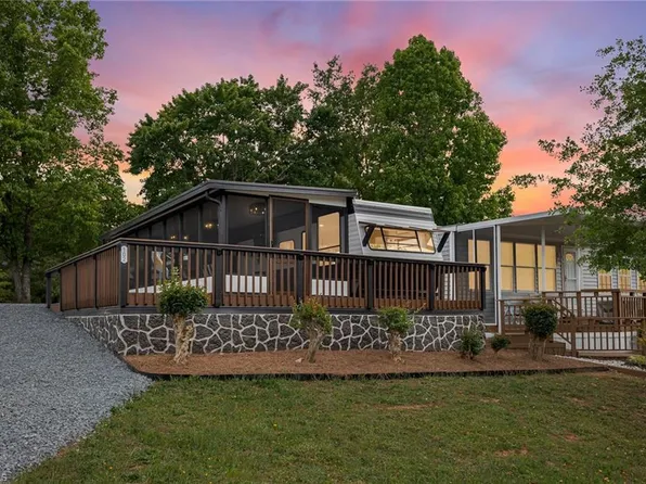 102 Hickory Pl, New London, NC 28127