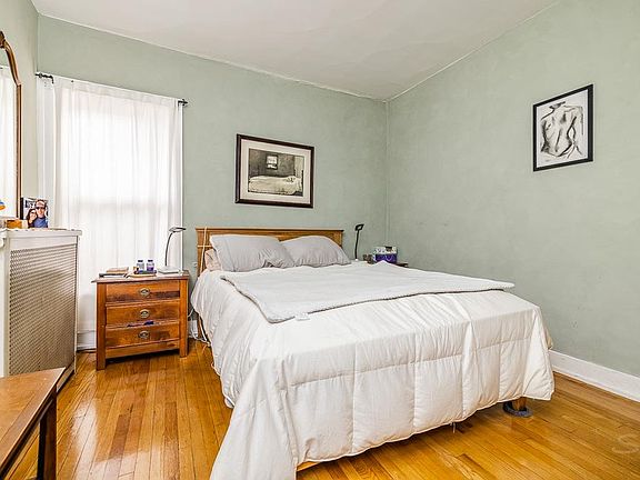 2nd image of 309 Chicago Ave #2