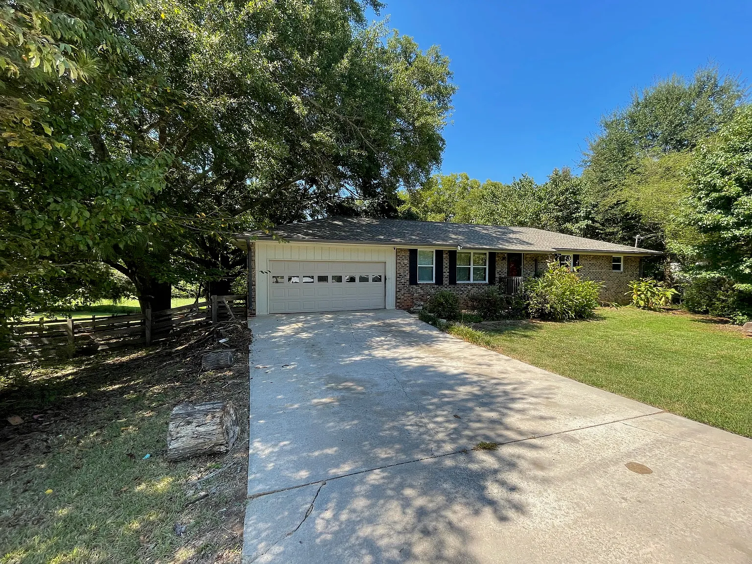 3 bed, 1456 sqft, $2,200 — Photo 1