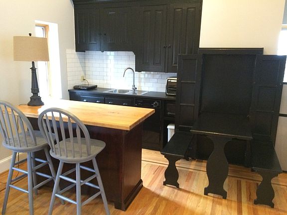 3rd image of 746 Yorkway Pl