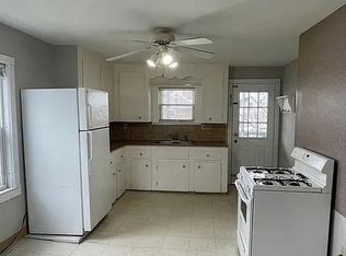 53 1/2 Chestnut St APT 3, Nashua, NH 03060
