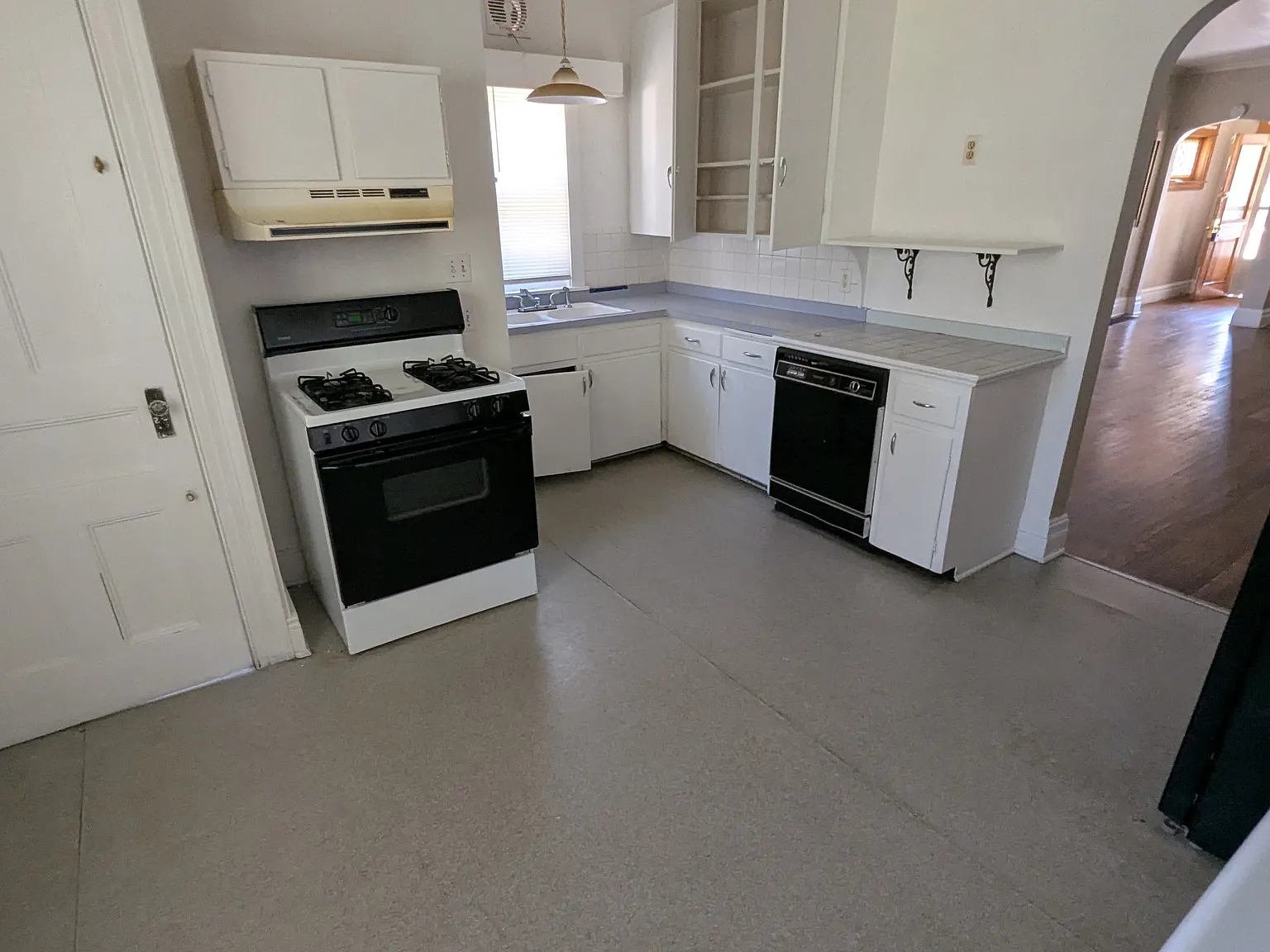 3 bed, 2844 sqft, $1,600 — Photo 4