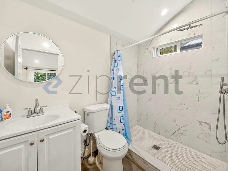 2431 S Catalina St — Photo 10