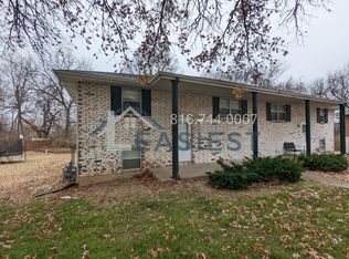 2904 N River Ter, Sugar Creek, MO 64050