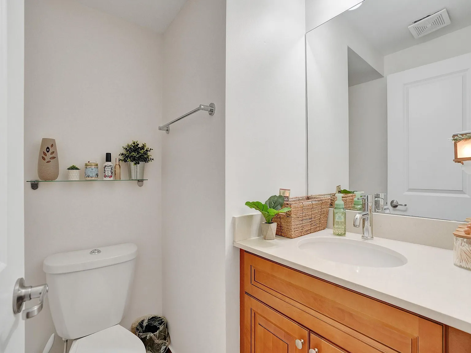 3 bed, 2.5 bath, 1842 sqft, $3,600 — Photo 4