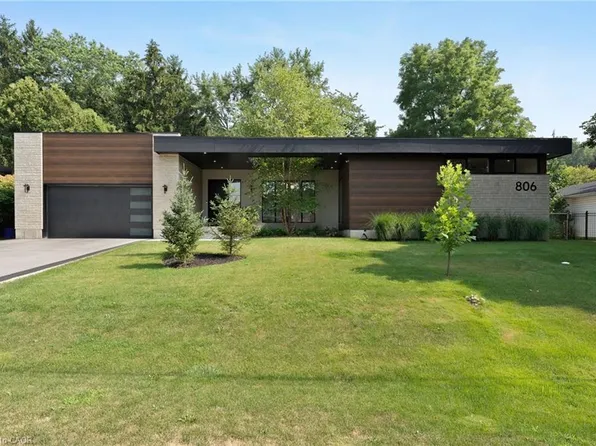 806 Alexander Rd, Hamilton, ON L9G 3E9