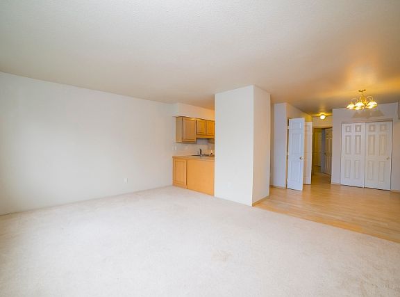 4th image of 2120 Highland Ave APT 305