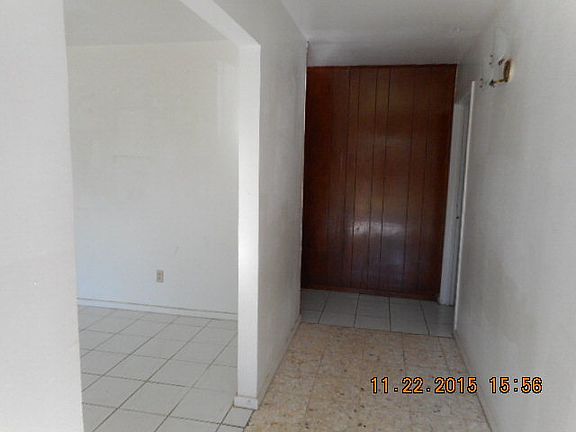 2nd image of 826 E Whitehouse Cir