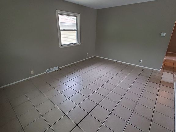 3rd image of 4962-4964 N 47th St