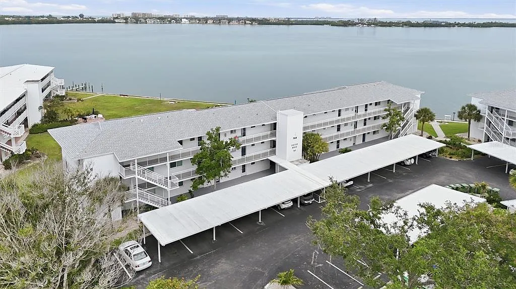 Building Photo - 769 John Ringling Blvd #4