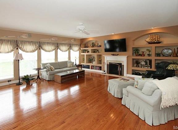 3rd image of 202 Vandalia Dr
