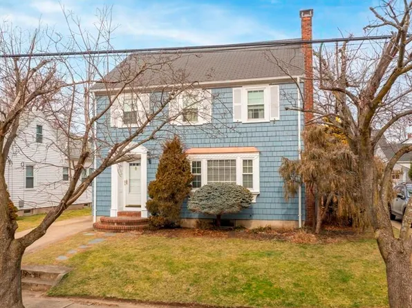 64 Brookside Dr, Cranston, RI 02910