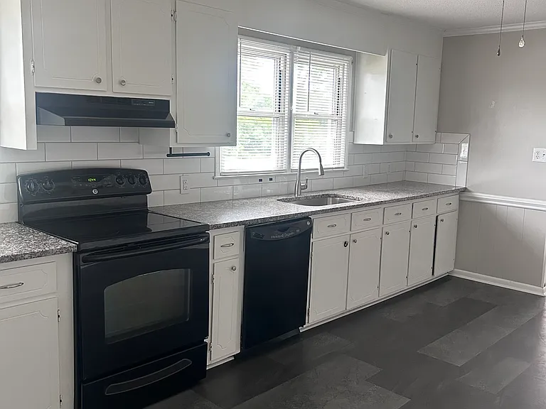 3074 Roberta Rd — Photo 5