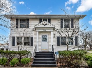 304 Maplewood Rd, Riverside, IL 60546