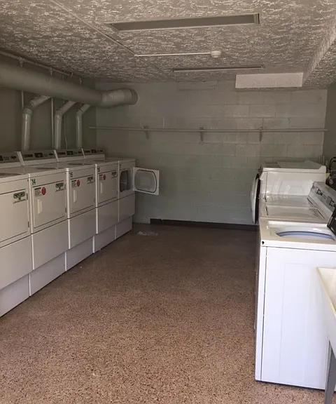 Hilltop Terrace Apartments — Photo 9