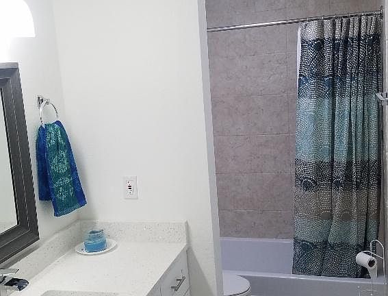 4th image of 504 Orange Dr #4