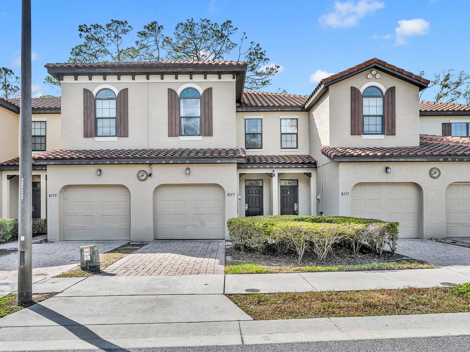 3 bed, 2.5 bath, 1632 sqft, $2,000 — Photo 1