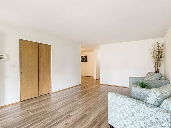 5th image of 18822 10th Avenue Ct E