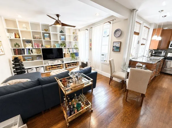 125 Park Dr APT 32, Boston, MA 02215